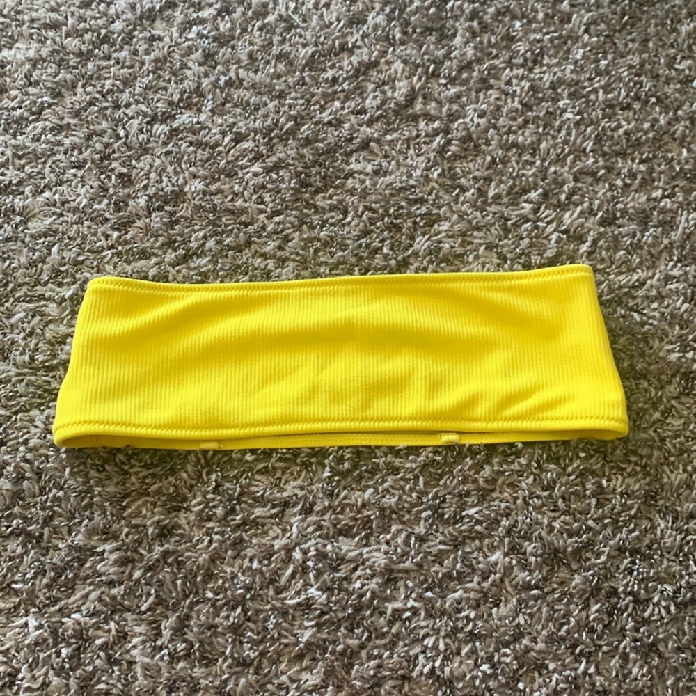 Strapless swimsuit top. Never worn. Didn’t fit me.